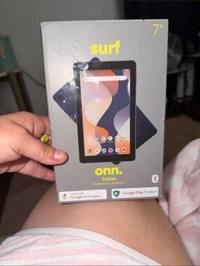 onn. 7" Surf Tablet in Dark Blueq